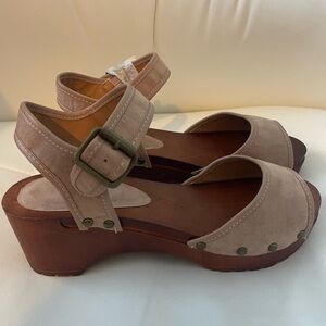 NWOT‎ Qupid Elegant Tan Platform Sandals with Buckle Size 6.5